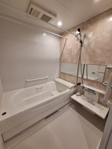 バス・シャワールーム　栓を閉めればボタン一つでオートバス