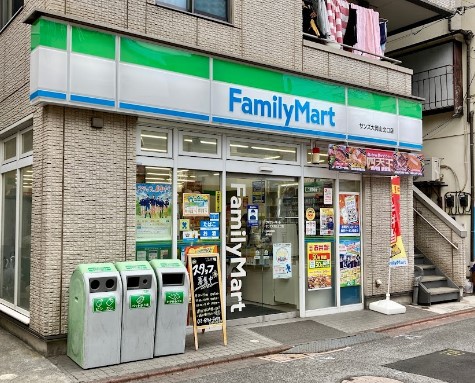 コンビニ　ファミリーマート大岡山北口店（コンビニ）まで19m
