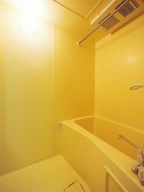 バス・シャワールーム　バスルーム、浴室乾燥機付きなので梅雨も安心です。