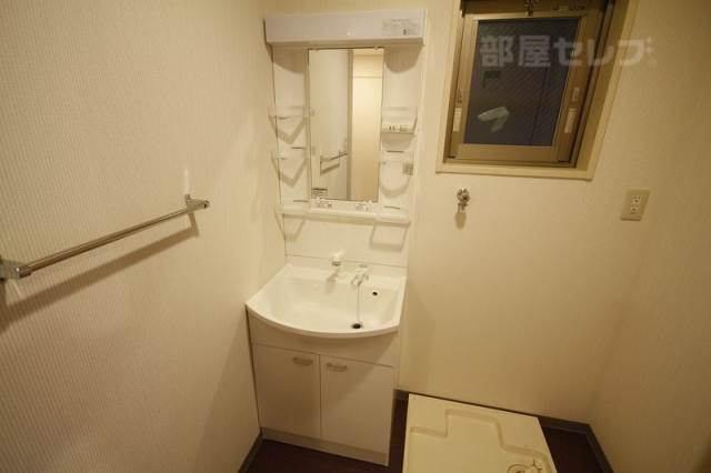 洗面設備　お部屋により内装が違う場合がございます。