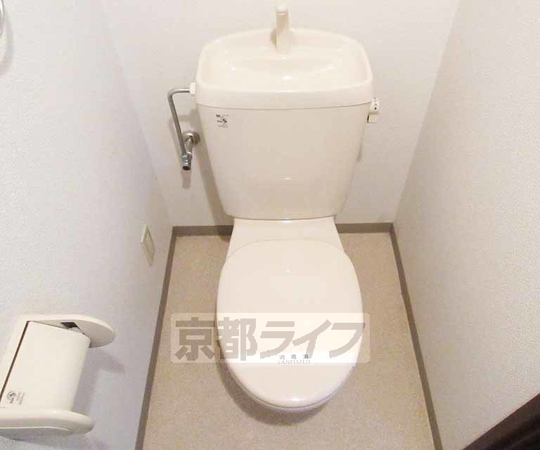 トイレ　お風呂別のセパレートタイプのトイレです。