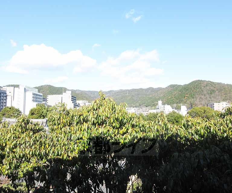 眺望　階が上のお部屋なので山科の景色を楽しむ事ができます。