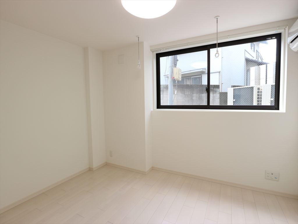 居室・リビング　当社管理物件。ネット無料、ペット可、驚き初期費用が自慢です。