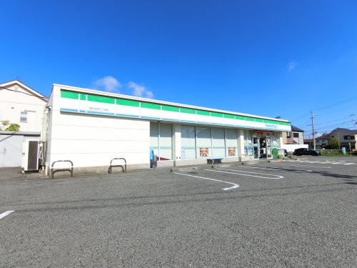 コンビニ　ファミリーマート　高石加茂三丁目店（コンビニ）まで401m