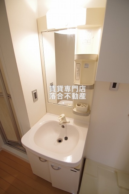 洗面設備　独立洗面化粧台付き