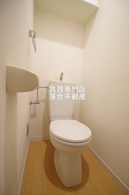 トイレ　落ち着いた色調のトイレ