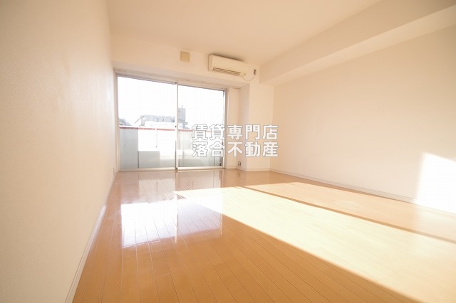 居室・リビング　明るく広々としたお部屋♪