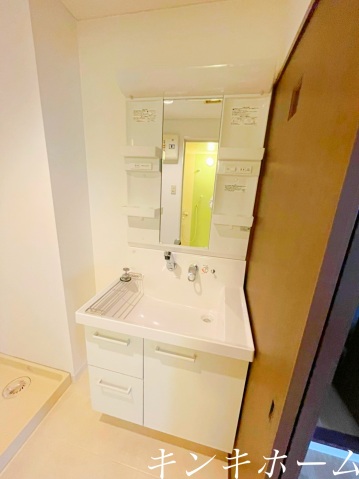 洗面設備　写真は別のお部屋になります。