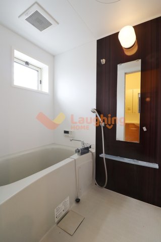 バス・シャワールーム　コンパクトで使いやすいお風呂です