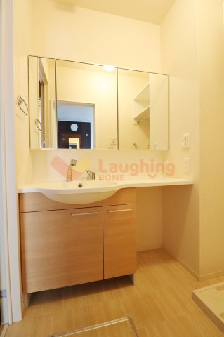 洗面設備　脱衣スペースもあります