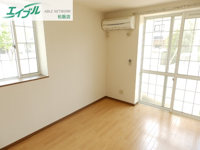 居室・リビング　同型参考写真