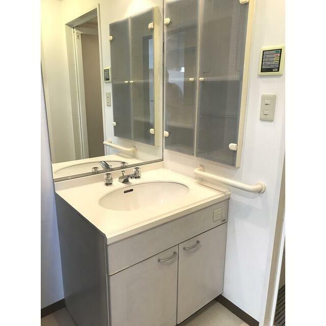 洗面設備　※同仕様写真含む