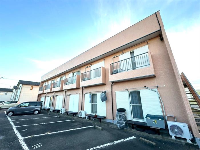 エントランス　お部屋の前に駐車場ございます