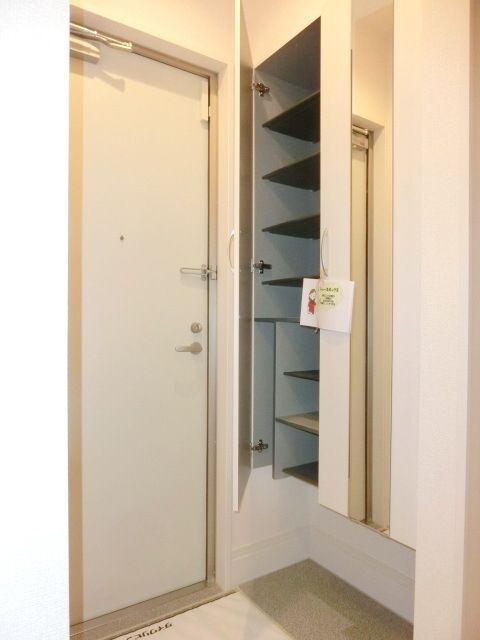 玄関　※別号室参考写真です