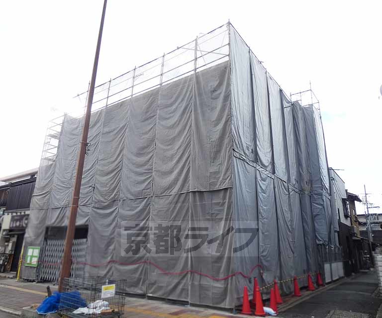 建物外観　・建築中