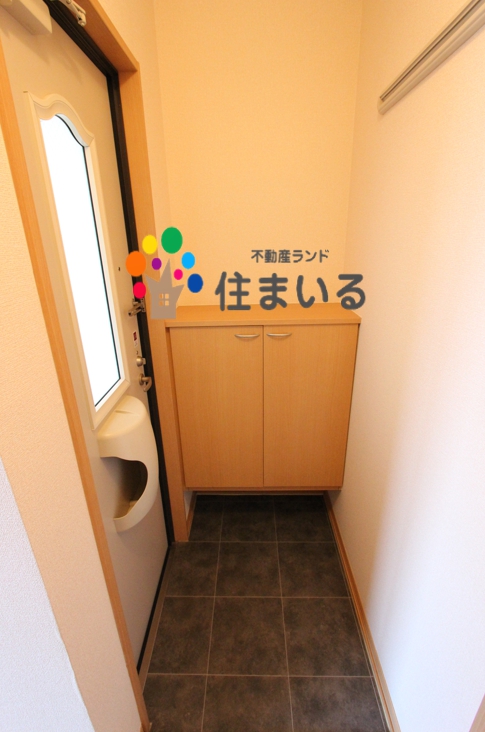 玄関　※写真は同型タイプとなります