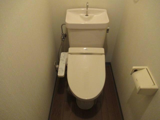トイレ　温水洗浄便座