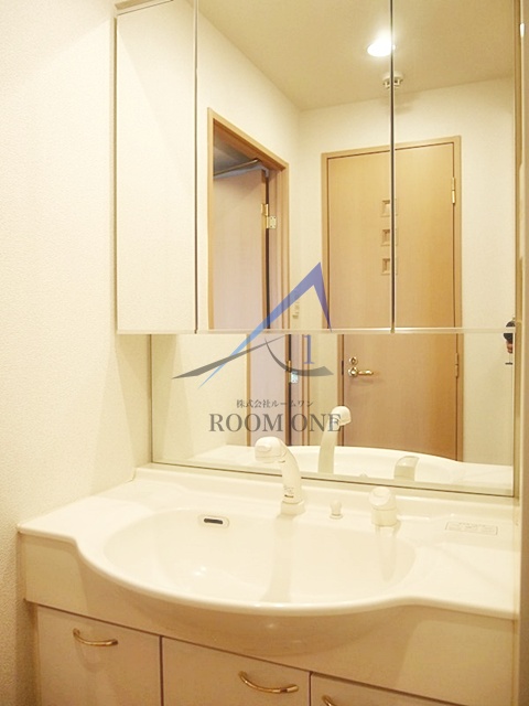 洗面設備　独立洗面台です。