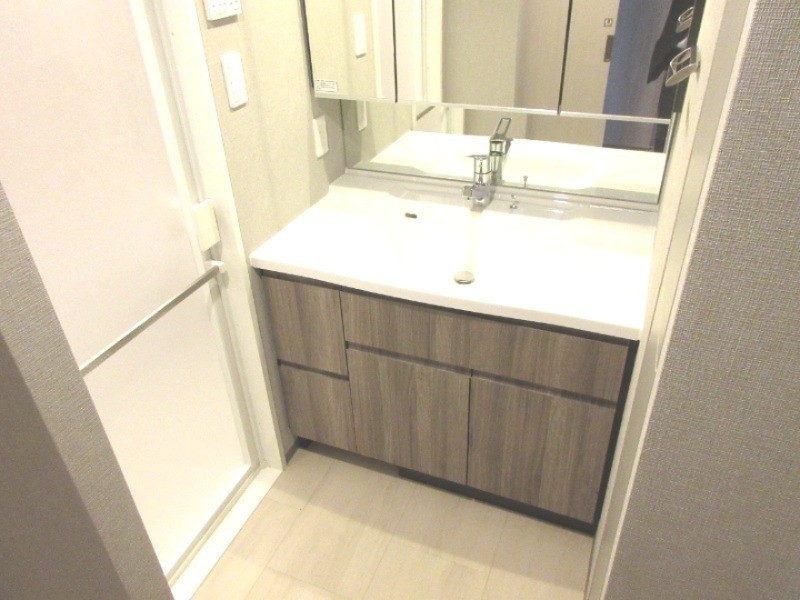 洗面設備　身支度に欠かせない独立洗面台♪