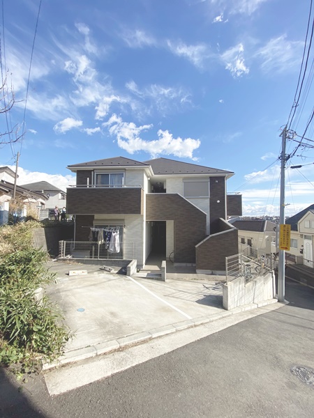 建物外観　木造２階建てアパート