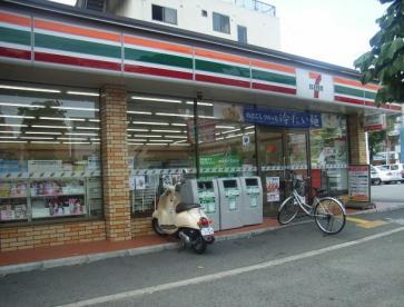 コンビニ　セブンイレブン（コンビニ）まで278m