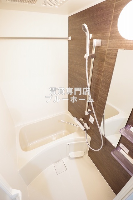 バス・シャワールーム　お風呂は浴室乾燥機付き！
