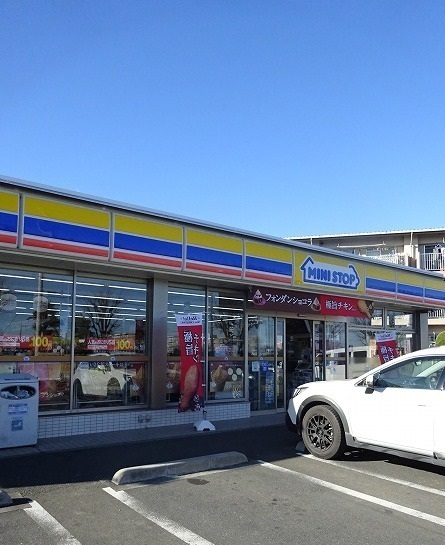 コンビニ　ミニストップ（コンビニ）まで650m