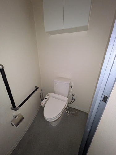 トイレ　トイレ（内装完了前）