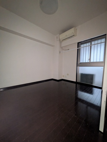 その他　約6.3畳の洋室（内装完了前）