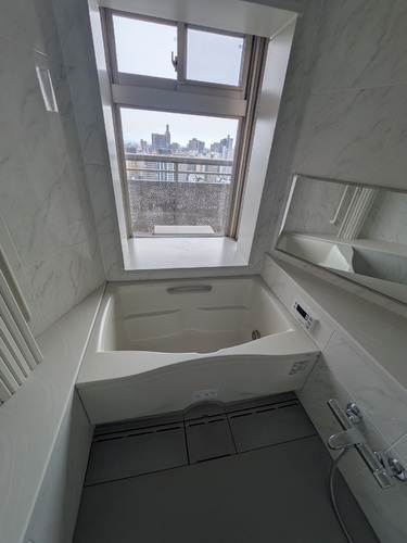 バス・シャワールーム　追い焚き機能付きのバス（内装完了前）