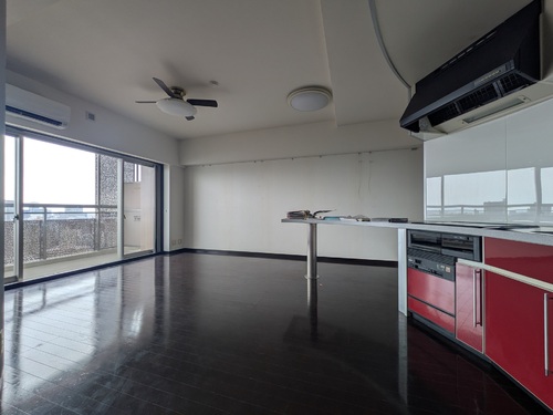 居室・リビング　約15.3畳のリビングダイニング（内装完了前）