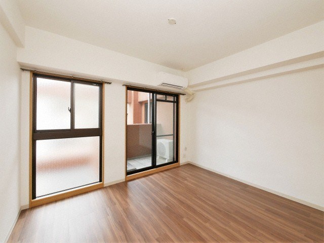 居室・リビング　こちらのリビングで趣味の時間をお楽しみください