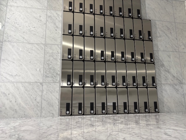 エントランス　メールボックス