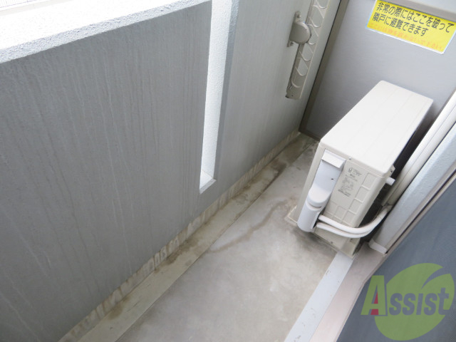 バルコニー　バルコニーは陽当たりが良くて洗濯物が乾きそう。