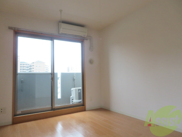 居室・リビング　８．７帖のリビングは陽当たりも良く明るいですね。