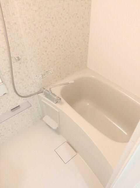 バス・シャワールーム　コンパクトで使いやすいお風呂です