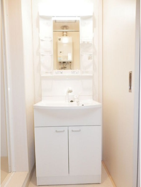 洗面設備　シャワードレッサー付きです！