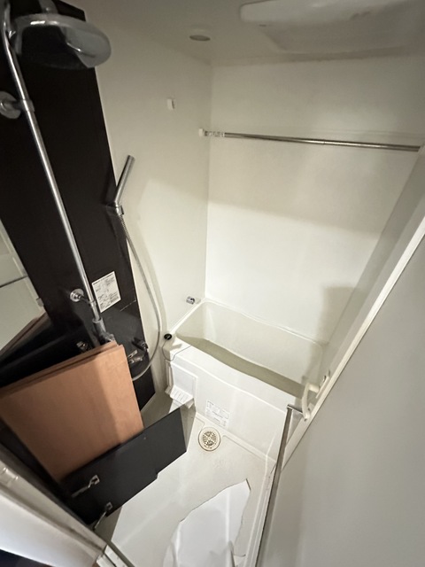 バス・シャワールーム　～清掃中～