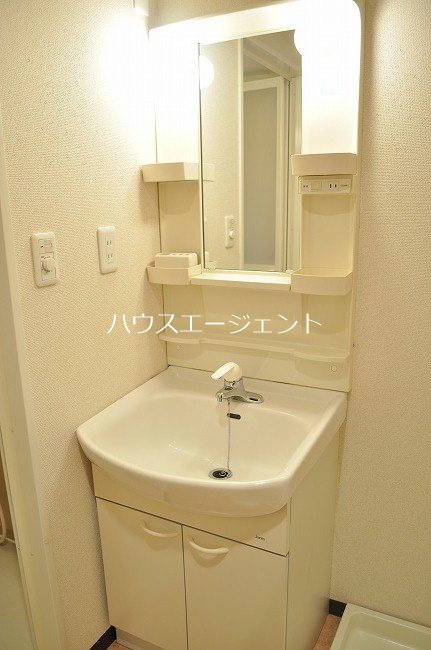 洗面設備　独立洗面台があります。※参考画像