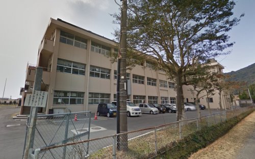 小学校　鹿屋市立西原台小学校（小学校）まで903m