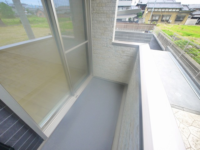 バルコニー　暖かな日差しのふりそそぐバルコニー