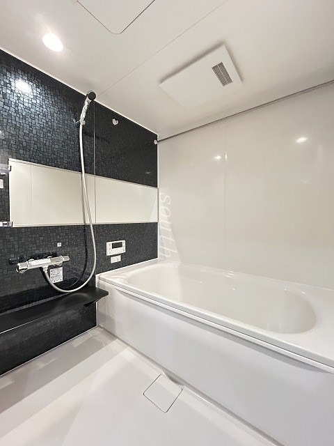 バス・シャワールーム　浴室乾燥機、追い炊き機能付き