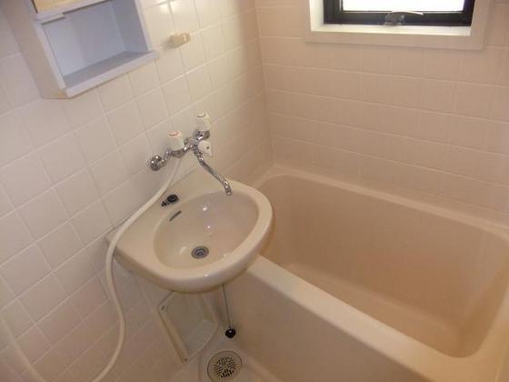 バス・シャワールーム　※別号室の写真です。