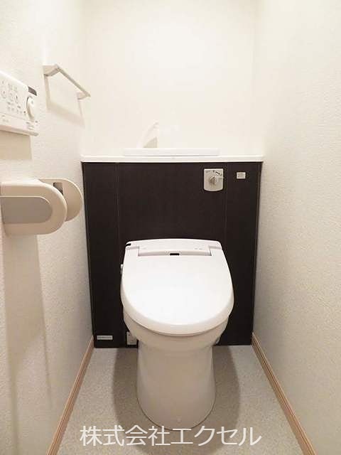 トイレ　温水洗浄便座付きです。