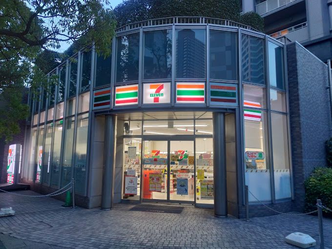 コンビニ　セブンイレブン 中央区佃2丁目店（コンビニ）まで52m