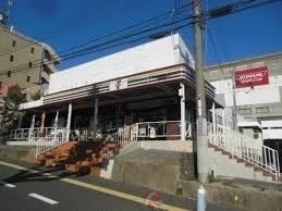 コンビニ　セブンイレブン吹田江坂町5丁目店（コンビニ）まで131m