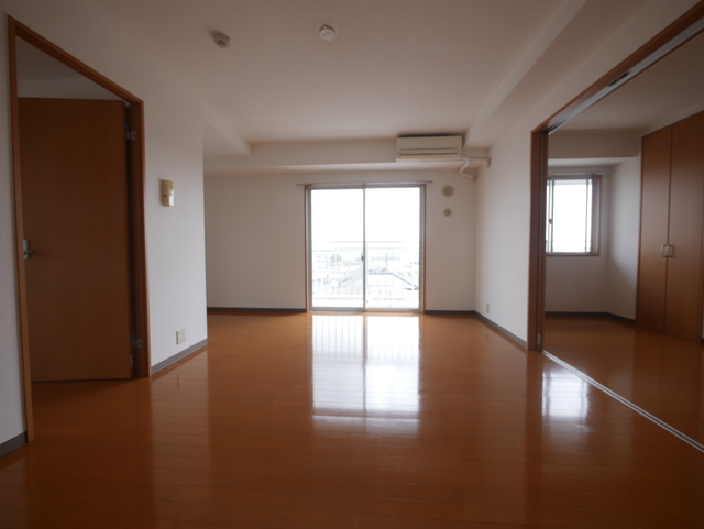 居室・リビング　★窓の大きい明るいお部屋です★