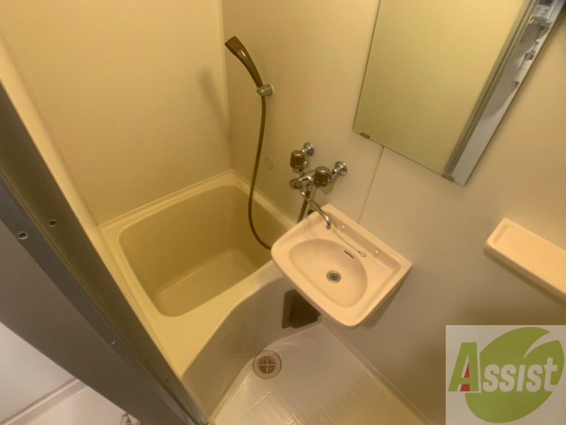 バス・シャワールーム　ユニットバスです。疲れを癒すのに欠かせませんね！