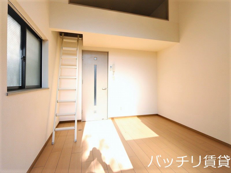 居室・リビング　別号室タイプの為、現状を優先致します