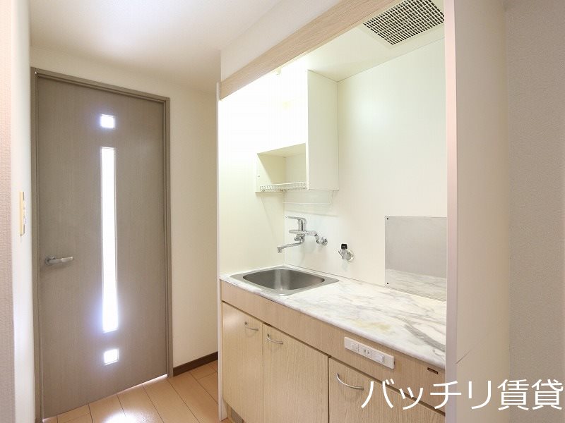 キッチン　別号室タイプの為、現状を優先致します